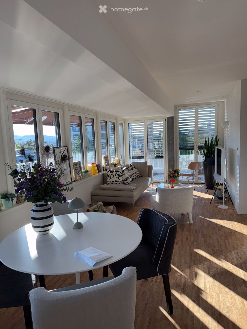 Exklusive Stadtwohnung mit Rundumsicht über Zürich – direkt am Hegibachplatz - Bild 3