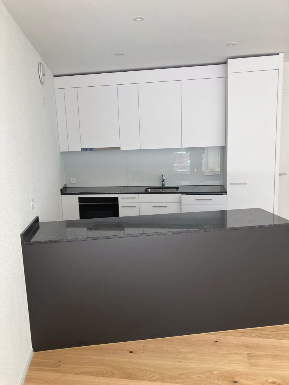 Moderne 2.5-Zimmer-Attika -Wohnung mit Bergblick in Waldenburg - Bild 4