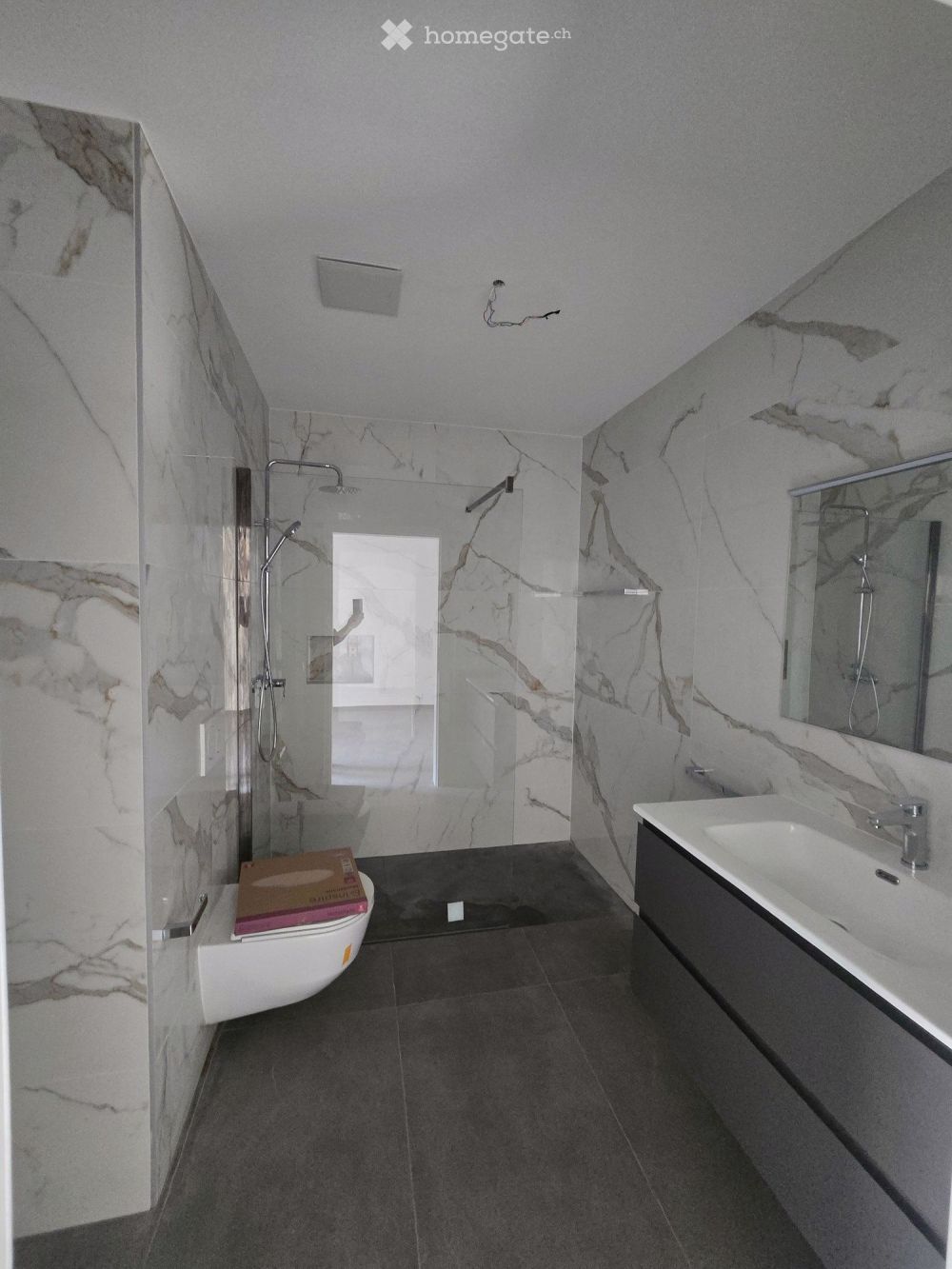 Mietet man 2.5-Zimmer-Wohnung in Claro für 1'150CHF - Bild 4