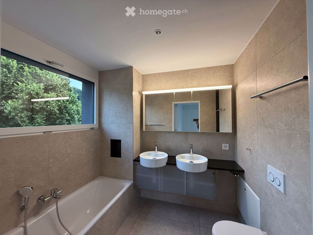 Attraktive "Flagschiff" Dach-Wohnung im "Kurort-Look" mit Aussicht auf Reigoldswil - Bild 12
