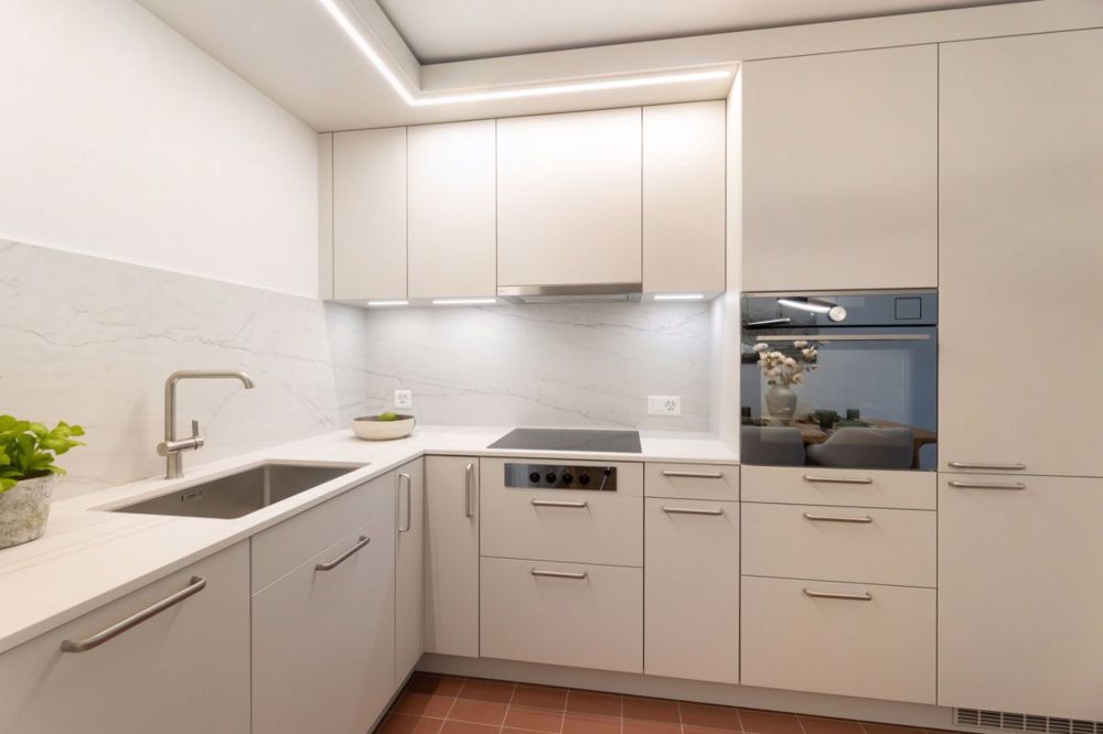 Klimatisierte 2.5 Zimmerwohnungen mit Concierge, Fitness und Pool - Küche