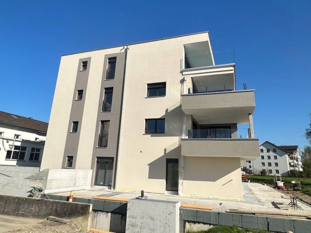 Exklusive 4.5 Zimmer Wohnung im EG - Bild 2