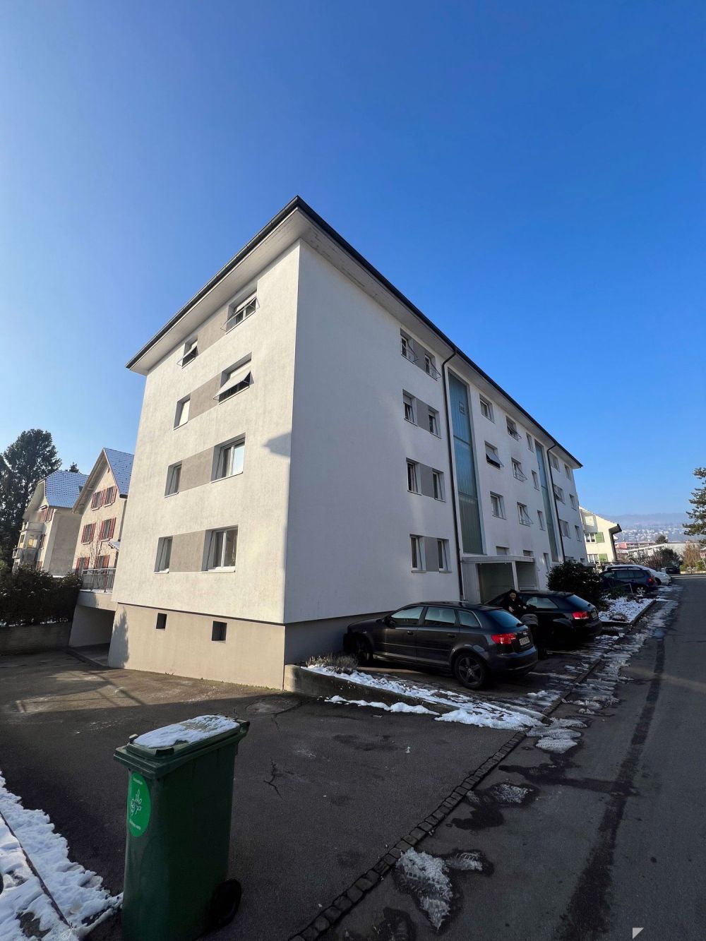 ?? Frisch sanierte 4.5-Zimmerwohnung mit Balkon am beliebten Lischenweg in Biel - Bild 2