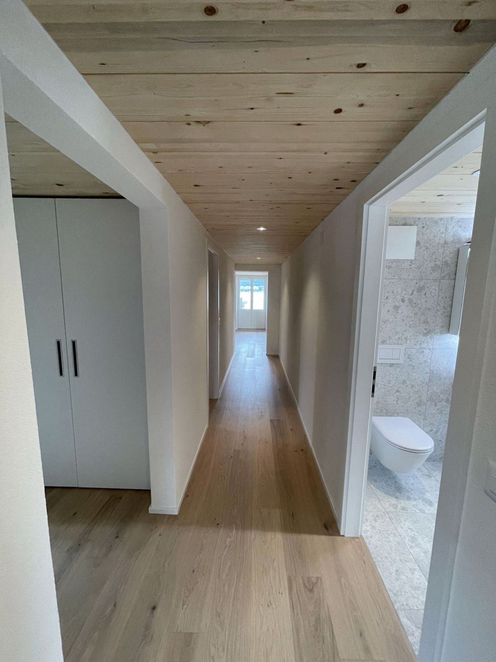 Exklusives Wohnen in einer grosszügigen Wohnung mit grossem Balkon - Erstvermietung - Bild 6