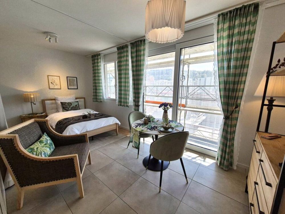 Prairie 1 - Senior - 1,5-Zimmer-Wohnung im 2. Stock - Pièce à vivre meublée