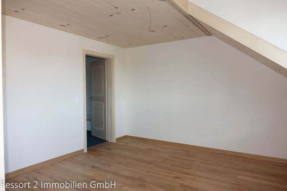 Rüti bei Büren: 2-Zi-Erstvermietung mit Galerie - / Zimmer 2, Eingang Bad