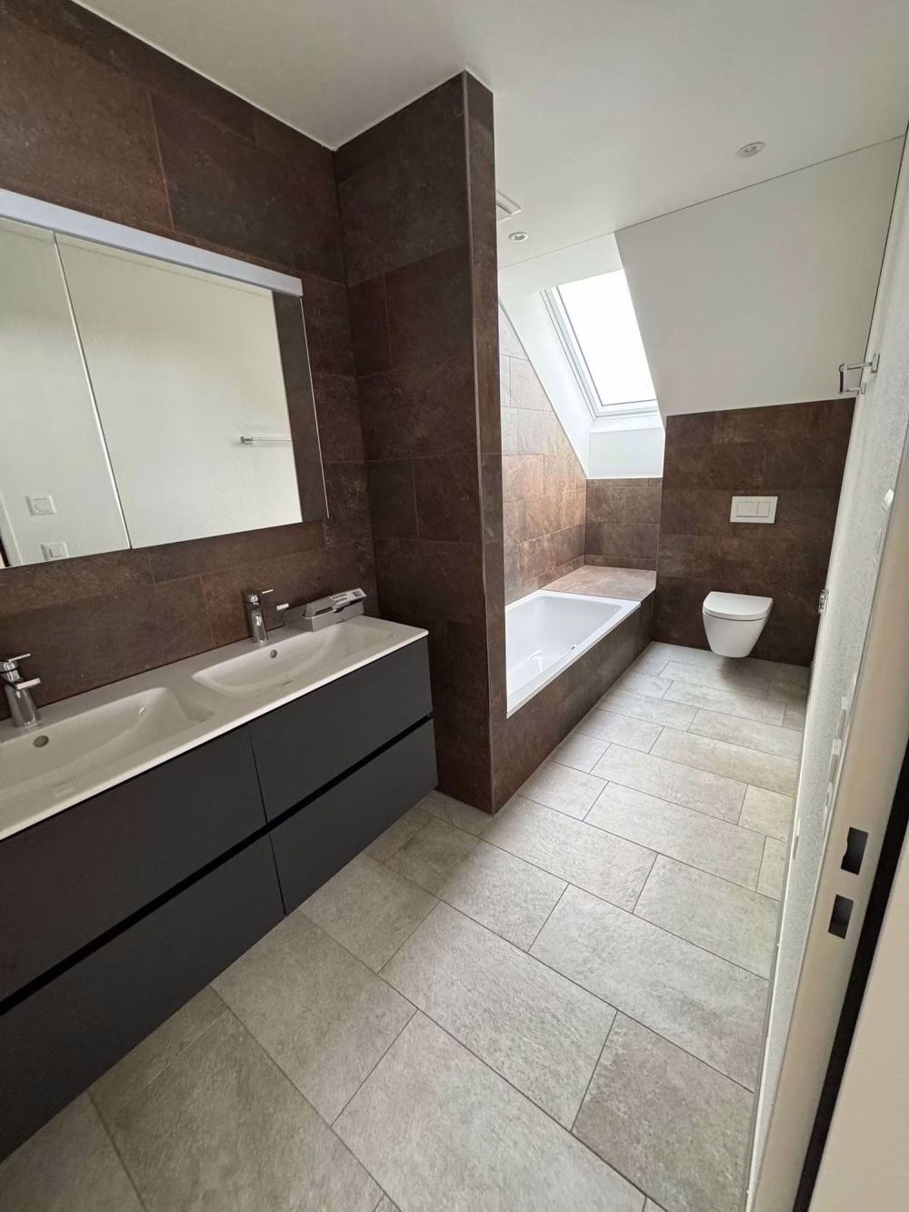 Stilvolle 4.5 Zimmer Maisonette-Wohnung in Siebnen - Image 6
