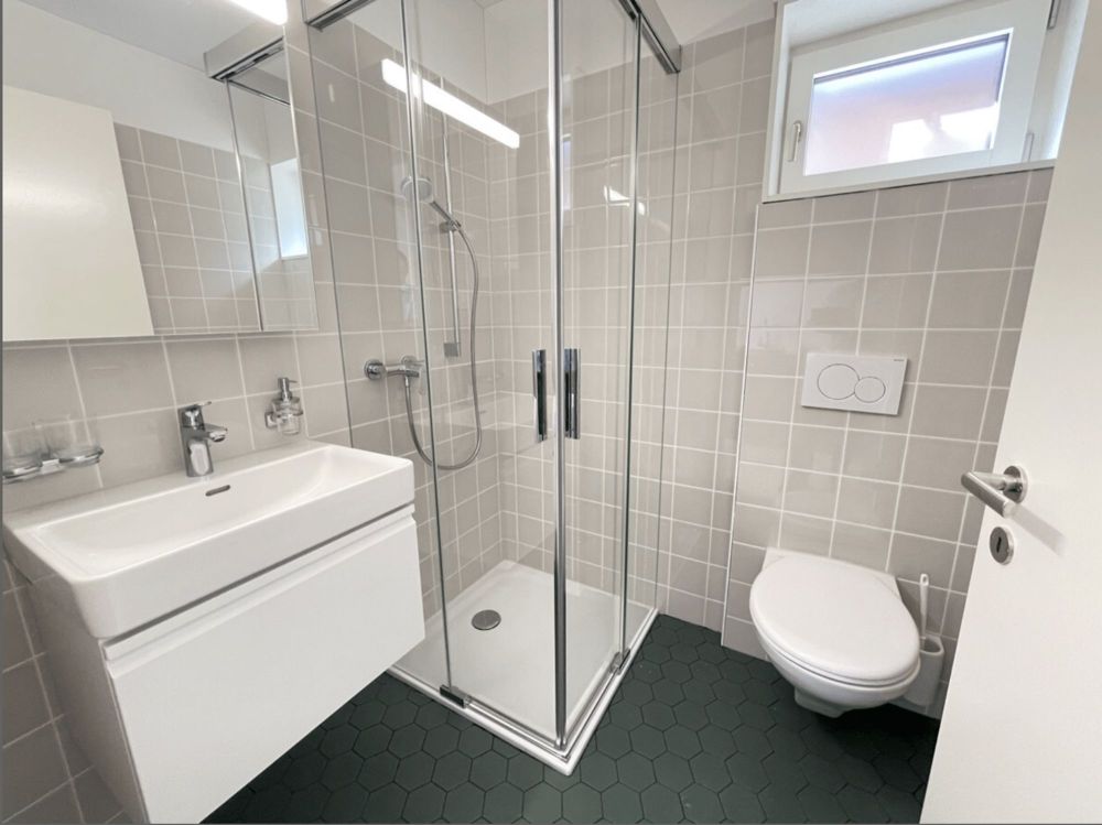Wunderschöne, moderne 5-Zimmer-Wohnung, Obergeschoss/Dachgeschoss mit Studio EG mitten in Meilen - Bild 4