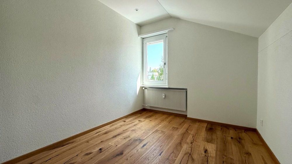Sanierte 2.5 Zimmer Dachwohnung an urbaner Lage - Bild 8