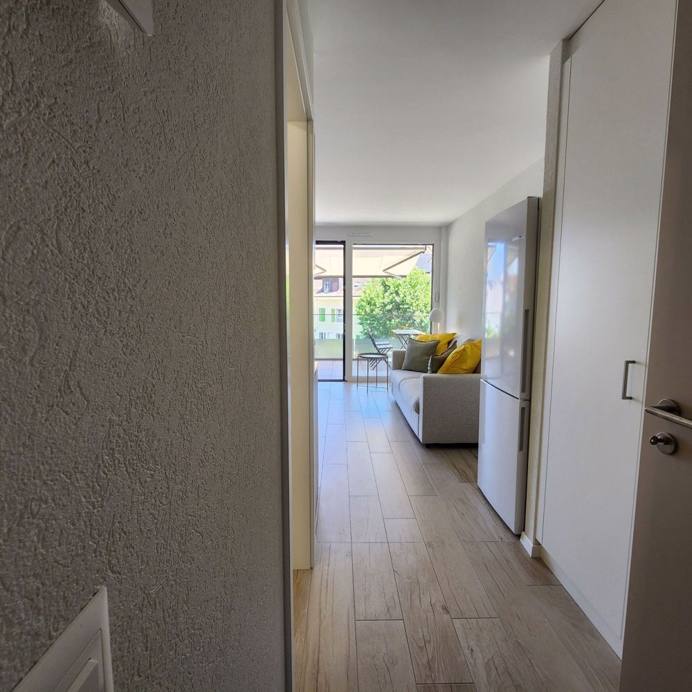 Studio neu möbliert im Zentrum von Gland mit Balkon - Bild 2