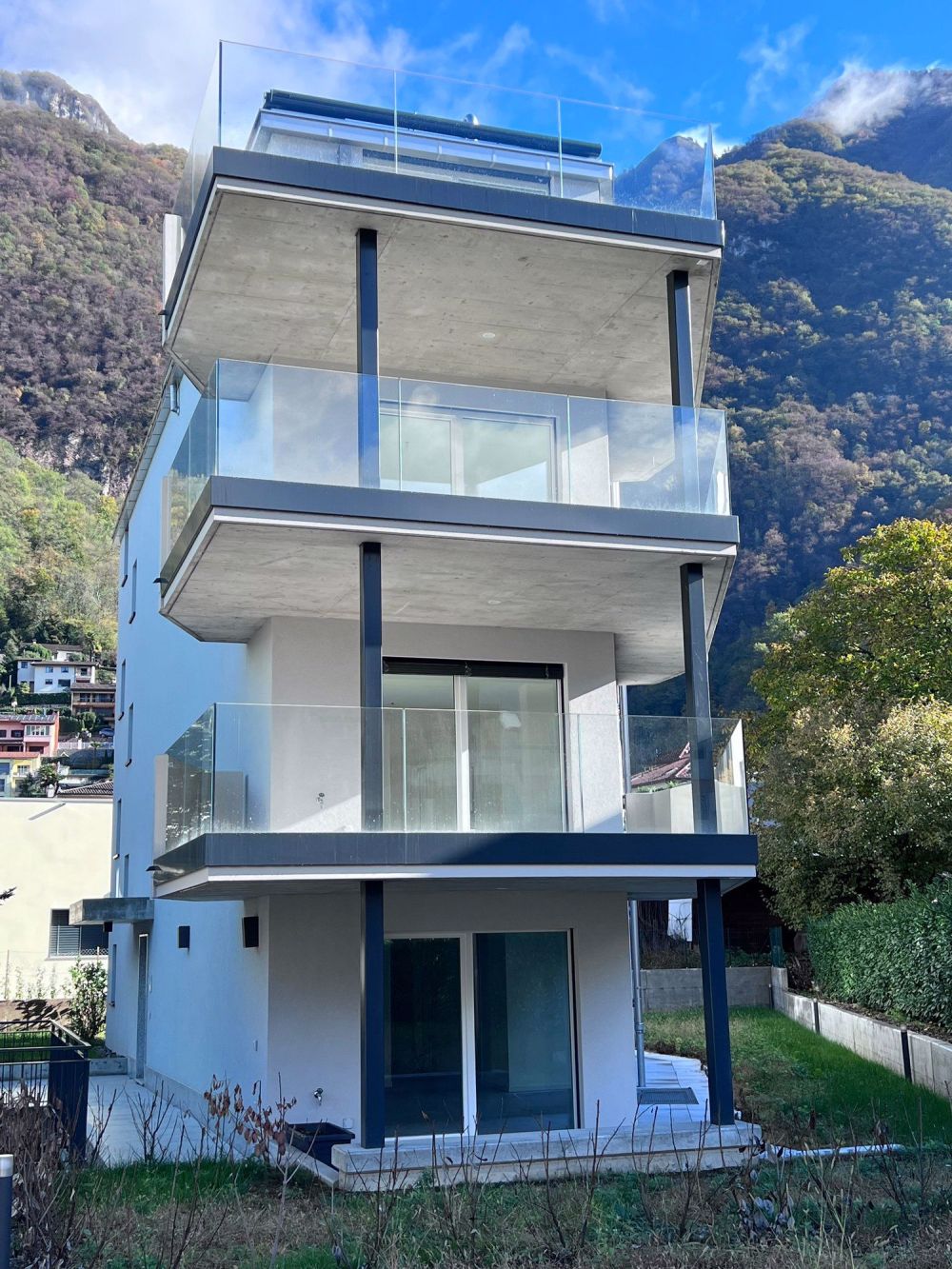 MERAVIGLIOSAMENTE ELEGANTE E MODERNO - Bild 1