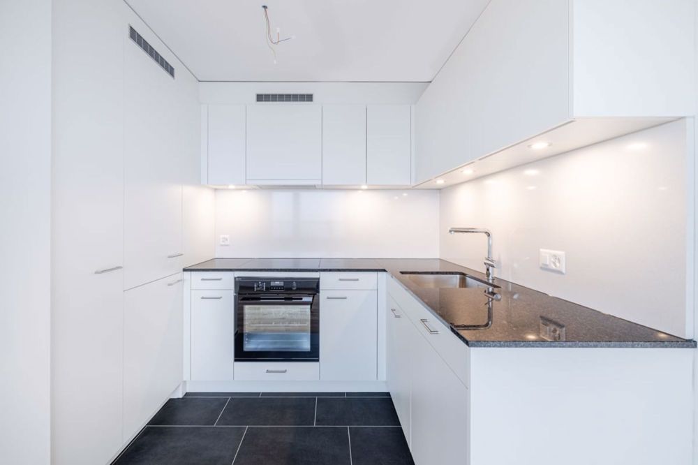 Einziehen und geniessen - Wohnen wo andere Ferien machen mit einmaliger Seesicht und Balkon - Bild 3