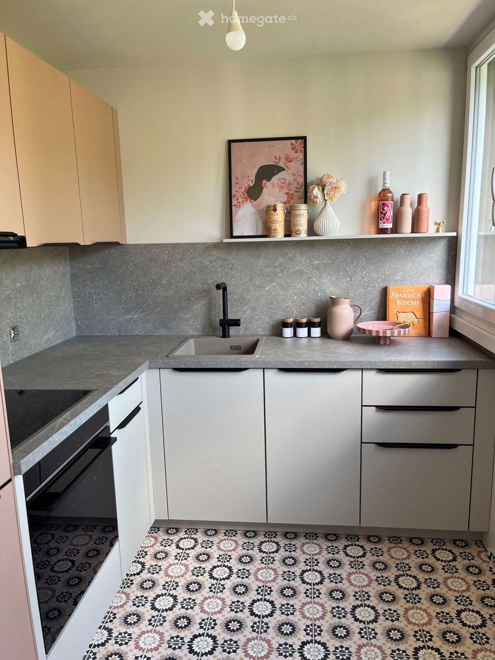 Charmante Dachwohnung mit Balkon in Arlesheim - Bild 2
