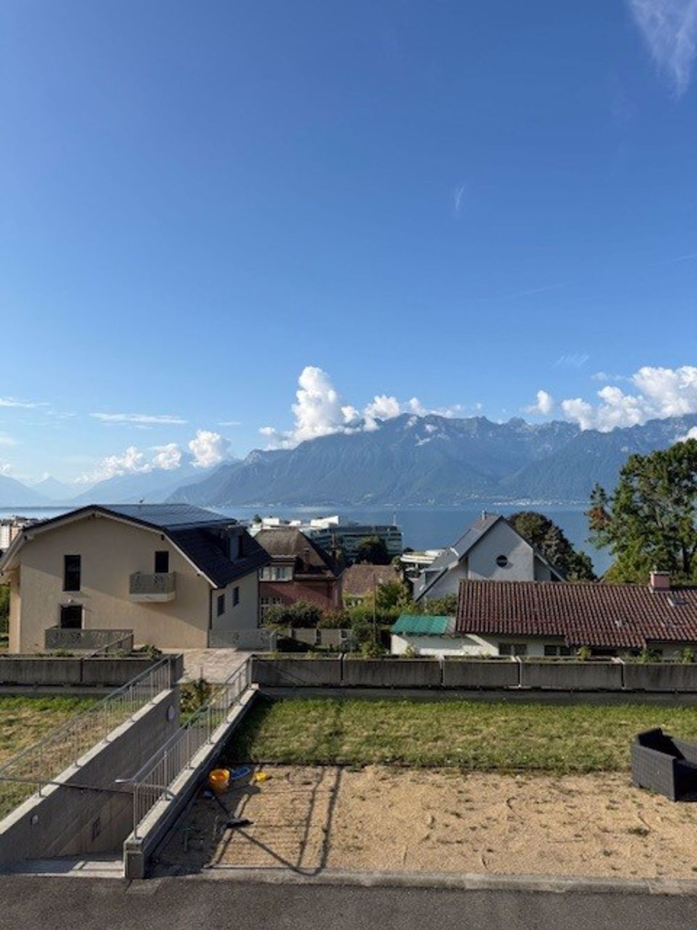 Geräumige 5.5-Zimmer-Wohnung mit atemberaubendem Seeblick in Corseaux - Bild 1