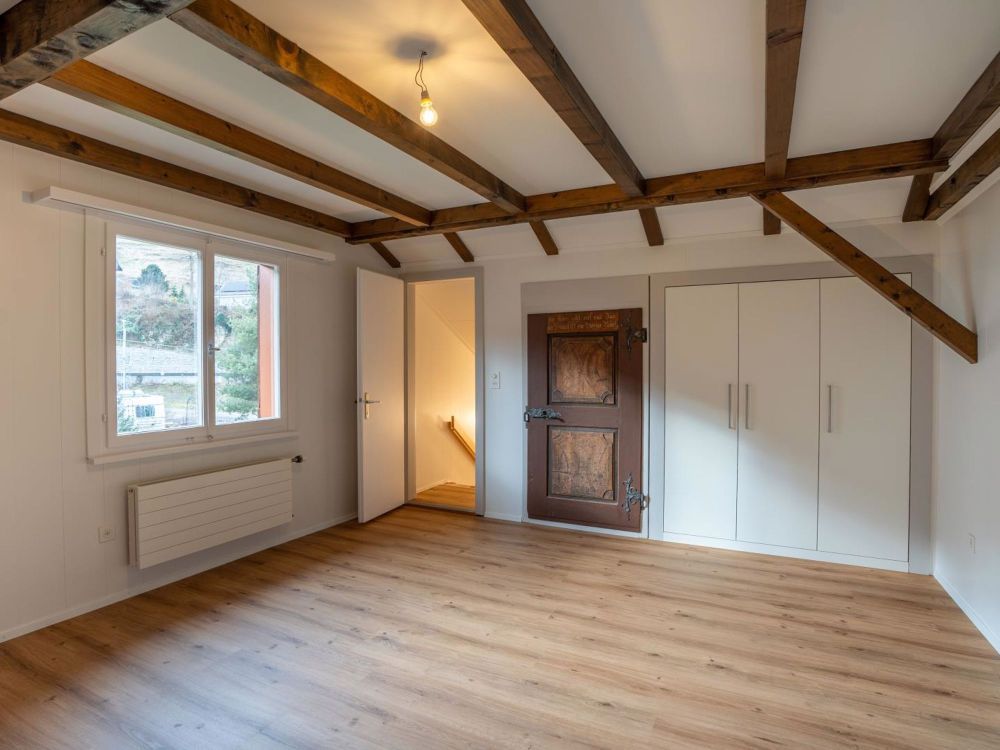 Erstvermietung nach Renovation: Kompakte Maisonette-Wohnung mit Balkon - Zimmer