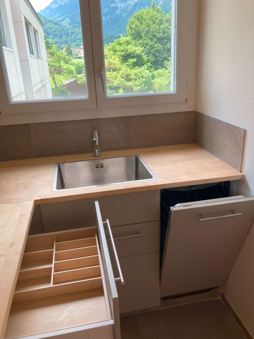 Renovierte Wohnung in Stadtnähe mit toller Aussicht - Bild 4
