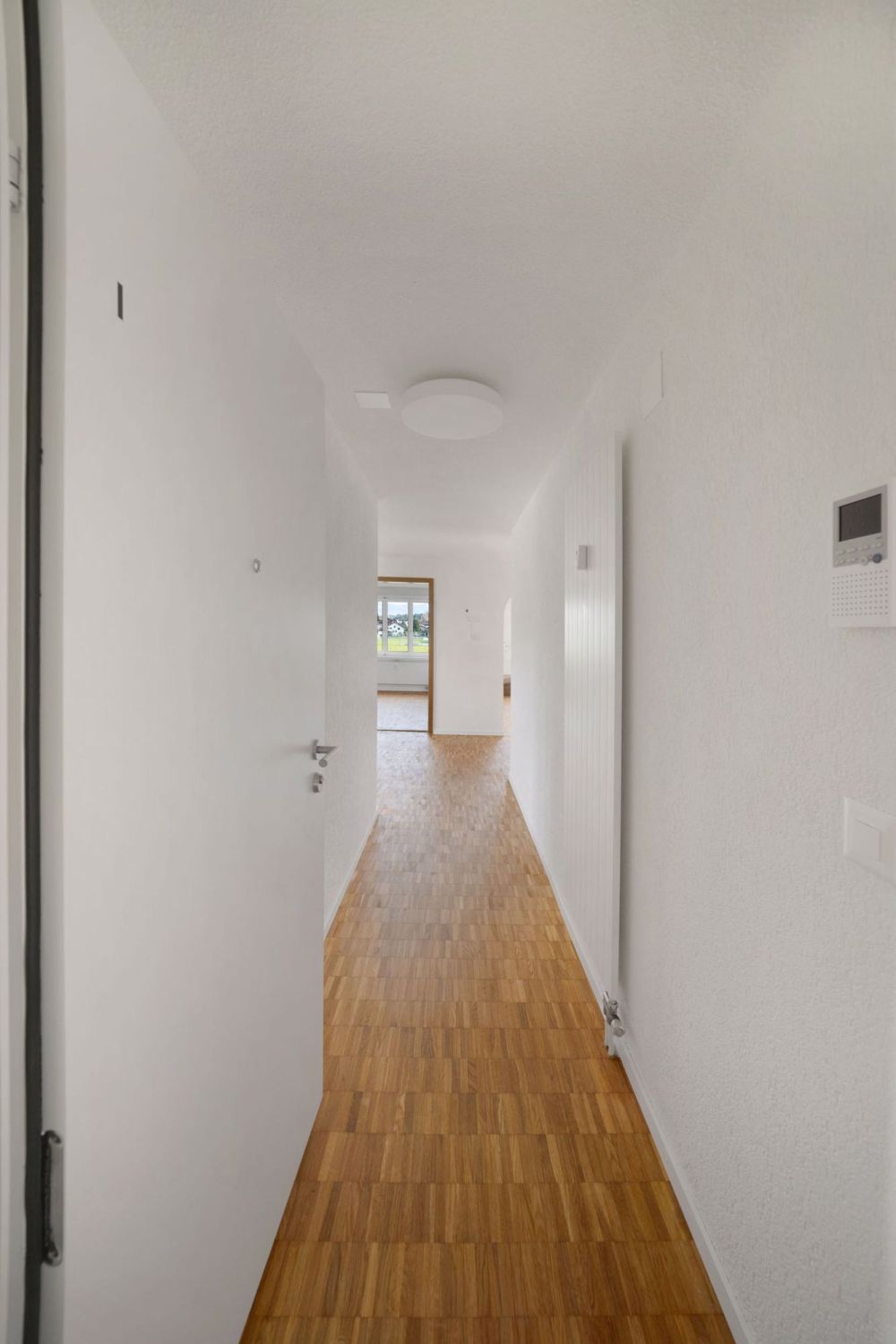 Erstvermietung nach Komplettsanierung: 4.5-Zimmer-Wohnung mit Balkon in Wagen - Bild 4