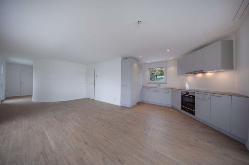 Zentral, modern mit grosser Terrasse und Seesicht (partiell) - Bild 3