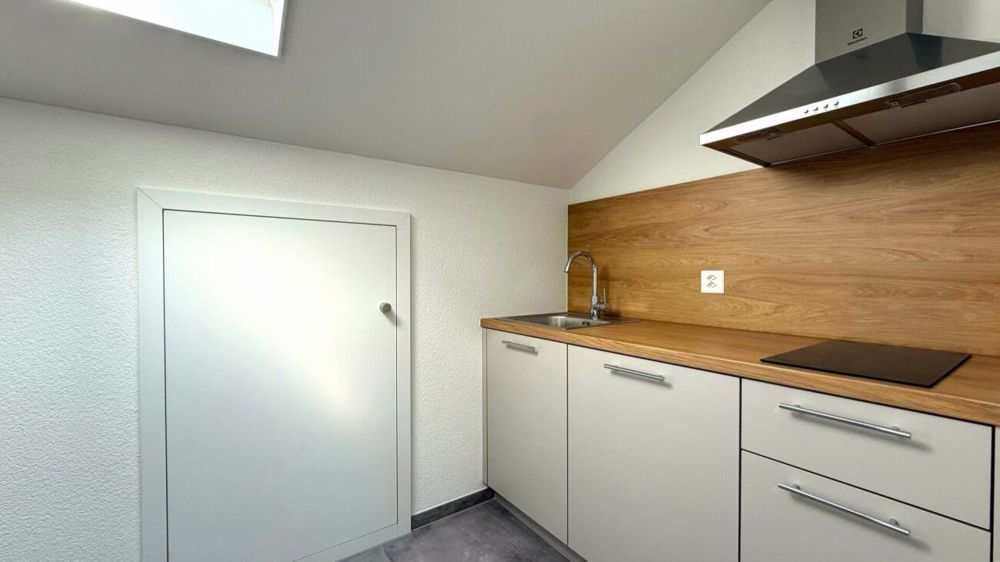 Sanierte 2.5 Zimmer Dachwohnung an urbaner Lage - Bild 3