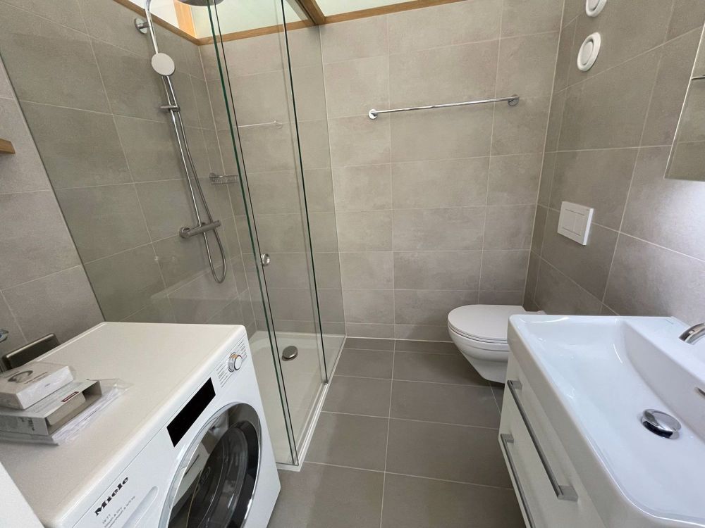 Moderne 2-Zimmerloft mit luxuriösem Balkon im Seefeld - Bild 5