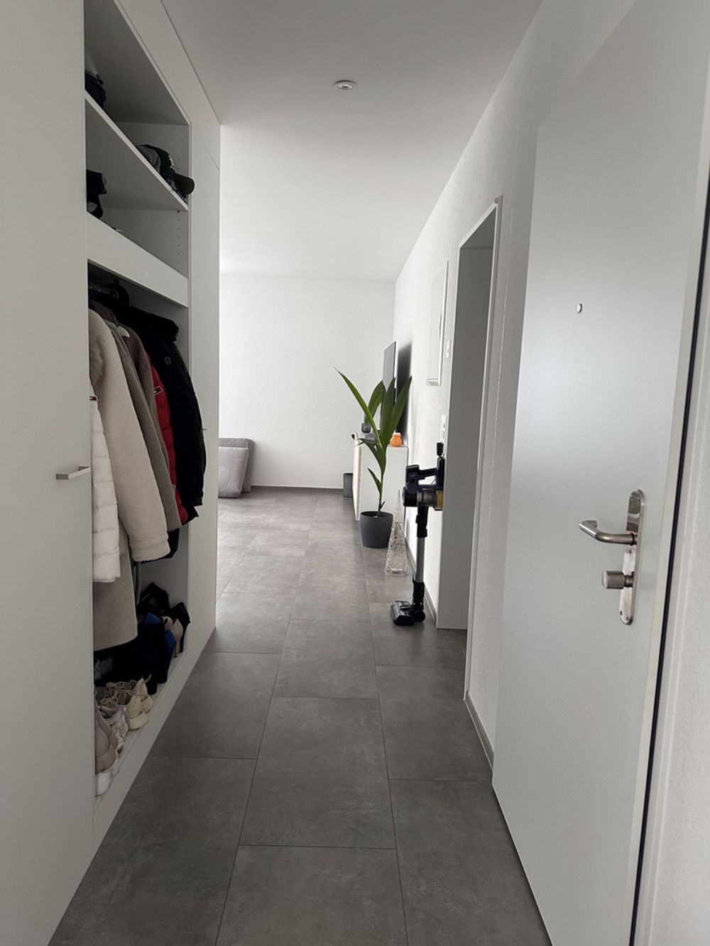 Moderne helle Wohnung - Eingangsbereich
