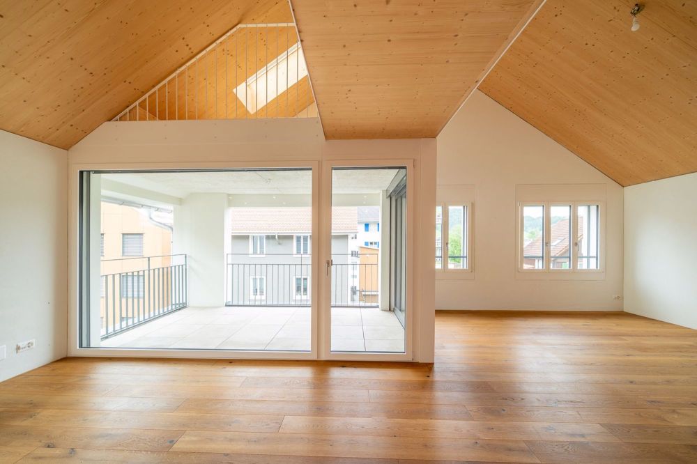 4.5 Zimmer-Maisonettewohnung mit viel Holz - Wohnoase in Einsiedeln - Bild 5