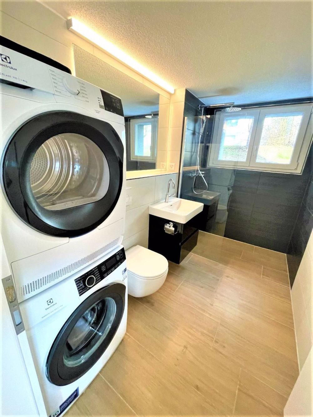 TOP MODERNE 3.5 ZIMMER WOHNUNG MIT PRIVATER WASCHMASCHINE/TUMBLER - Bild 7