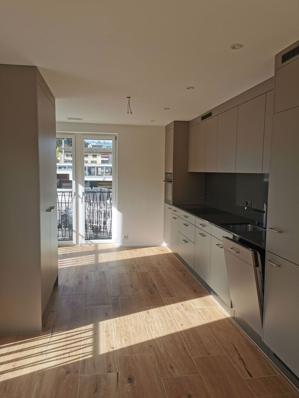 Beautiful forest facing flat in Effretikon for rent - Bild 1