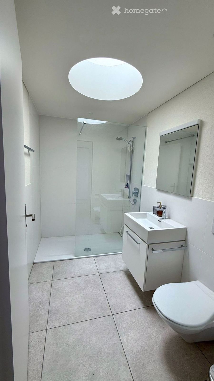 Möbliertes grosses Studio in Dübendorf - befristet - Bild 3