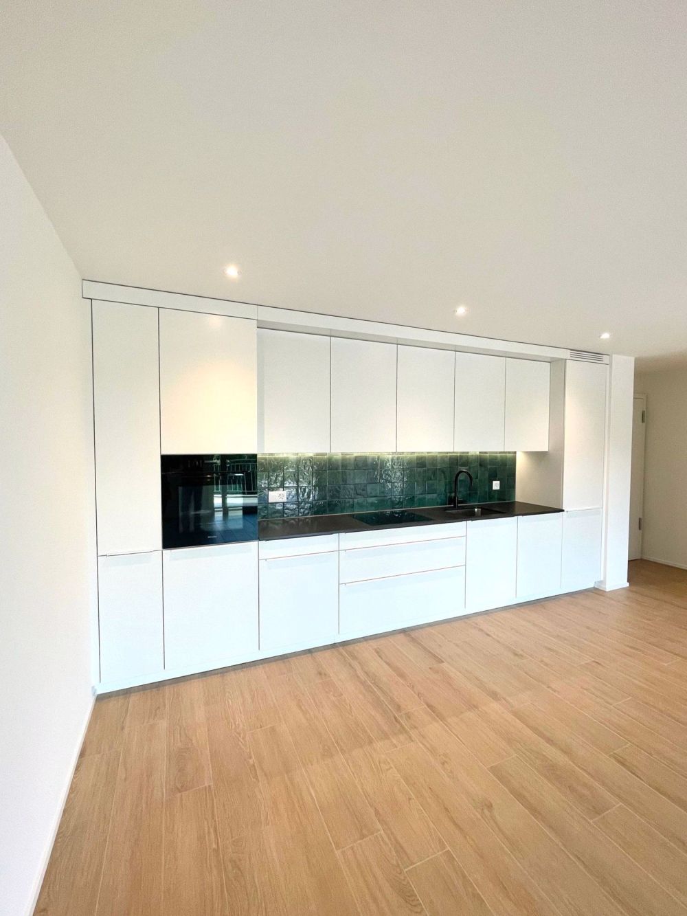 Schönes, völlig neues 2,5-Zimmer-Apartment im 2. Stock - Bild 2