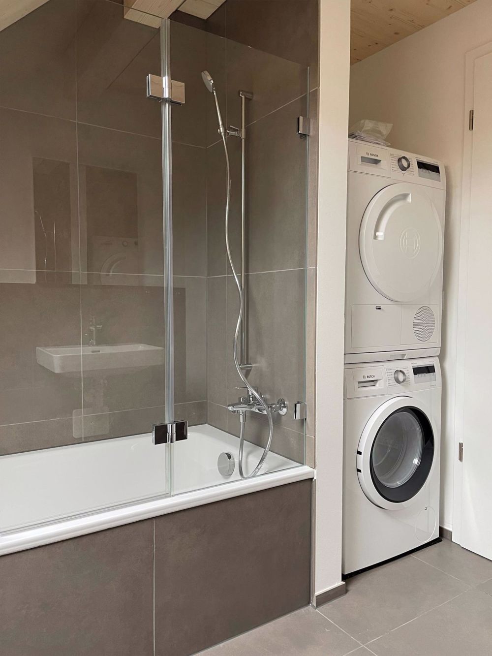 Traumhaftes Zuhause - 3.5-Zimmer-Maisonette-Wohnung - Bad - Bild 2