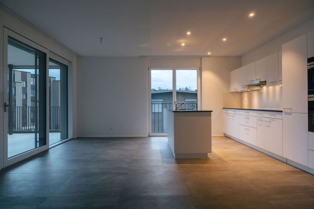Moderne 4.5-Zimmer-Wohnung mit Schwedenofen und grossem Balkon in Uetendorf - Bild 2