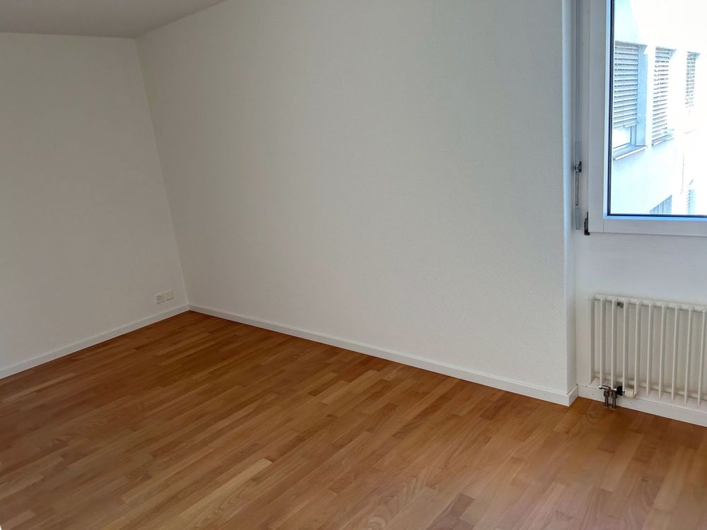 Zentrale 4.5-Zimmer-Wohnung (2. OG) mit Balkon - Bild 9