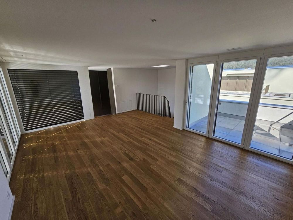 Moderne und Lichtdurchflutete 5.5-Zimmer Wohnung in Zweifamilienhaus in Würenlos - Image 1