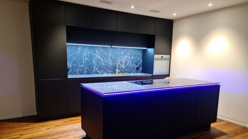 Luxuriöse 3.5-Zimmer-Terrassenwohnung mit 132m² Privat-Terrasse und traumhafter Aussicht auf Pilatus & Rigi - Bild 8