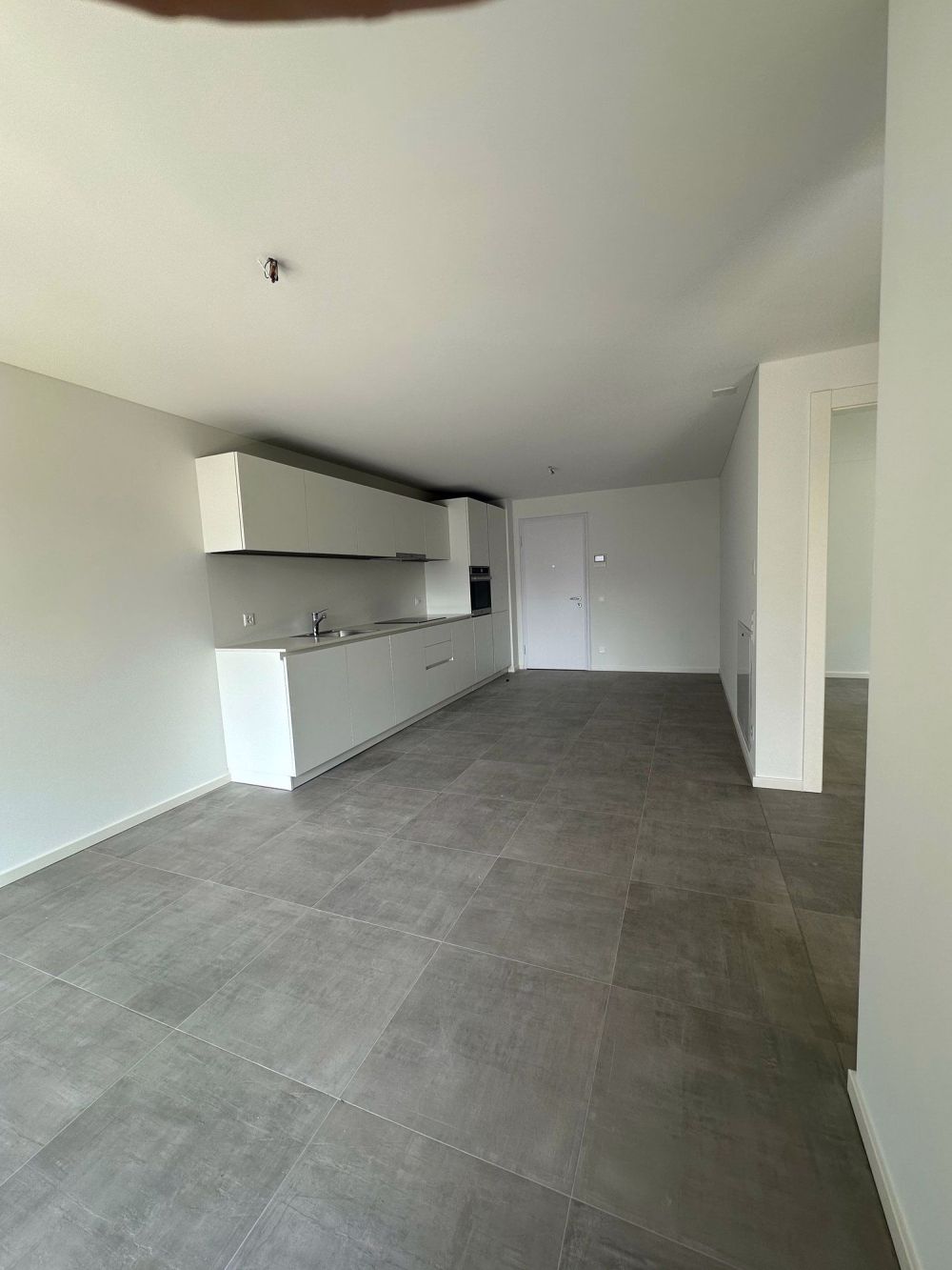 Wohnung 3.5 Zimmer mit Balkon und Blick - Bild 2