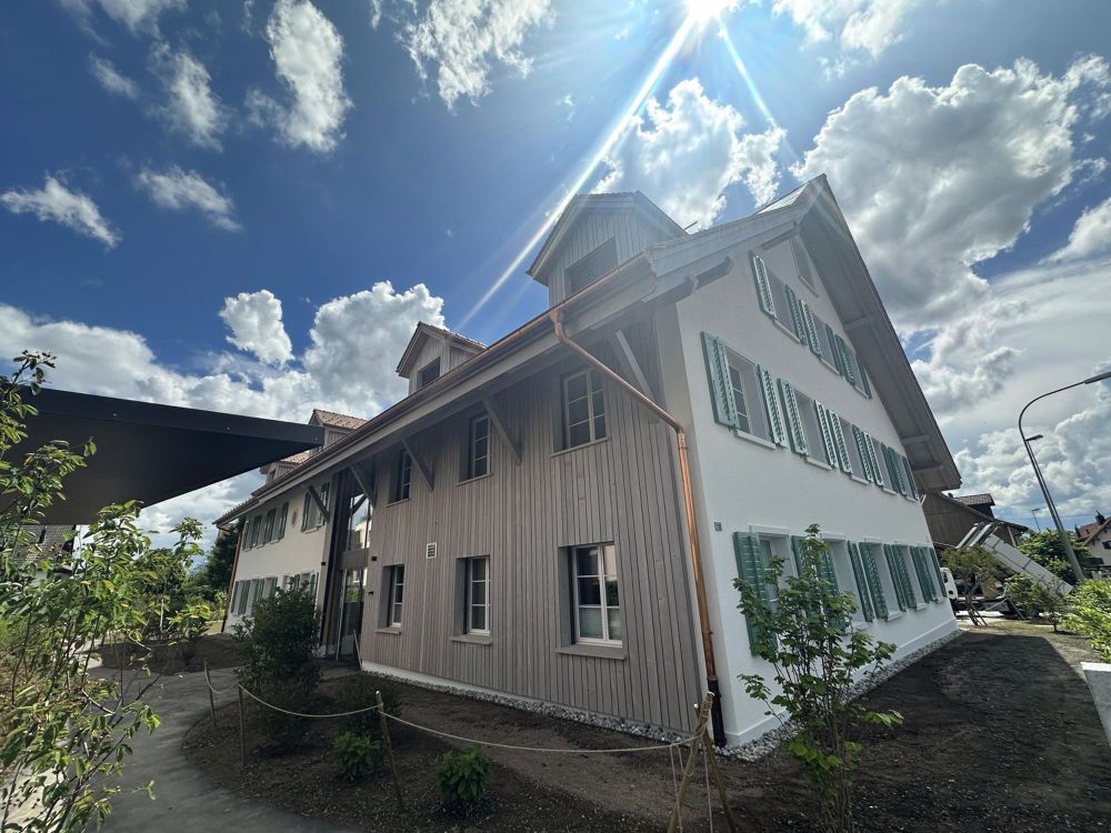 Idyllische 4.5 Zimmer-Wohnung im ruhigen Nürensdorf - Bild 1