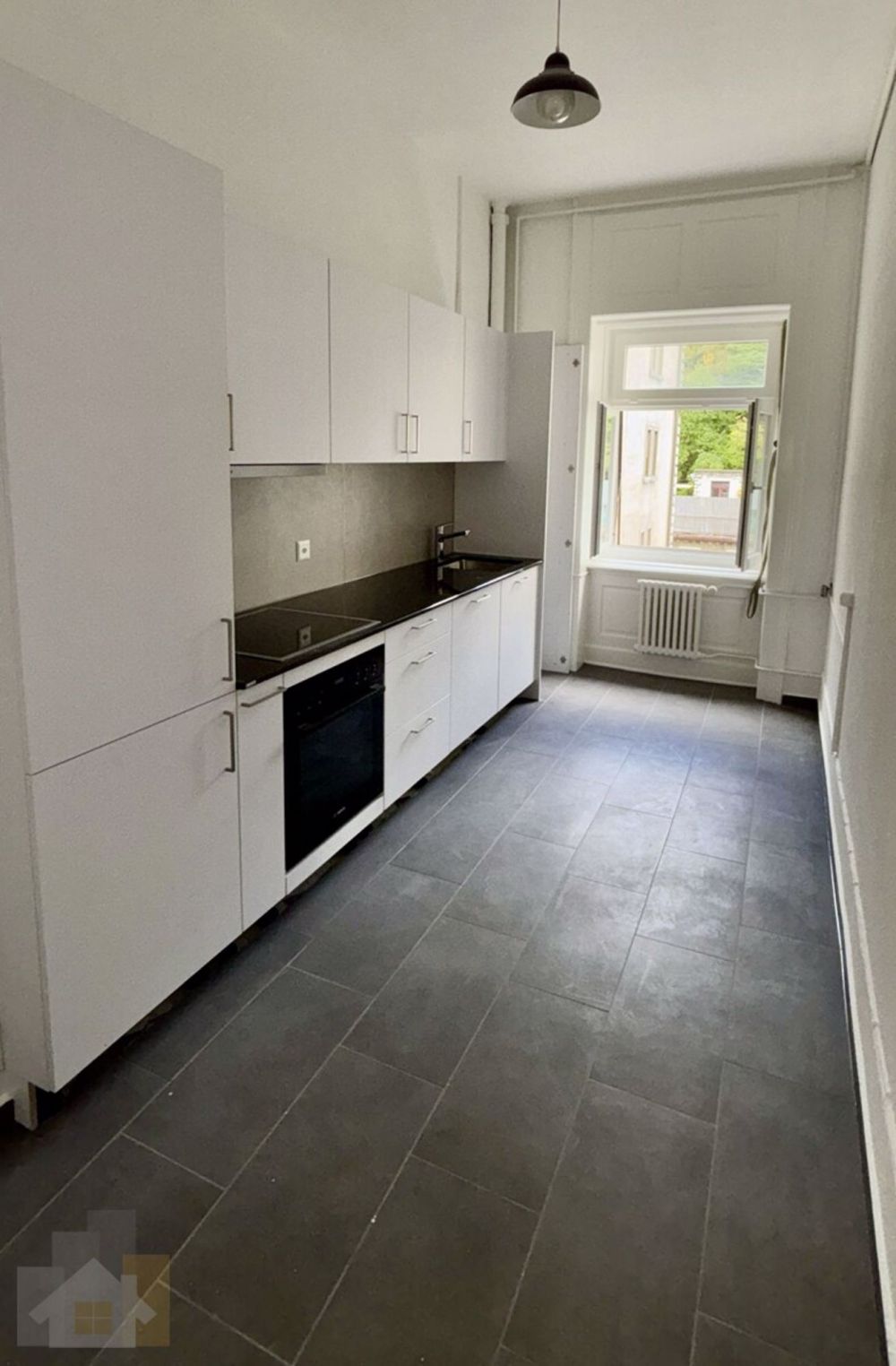 KOMPLETT RENOVIERTE ALTWOHNUNG MITTEN IM ZENTRUM AN BESTER LAGE MIT DA - Küche