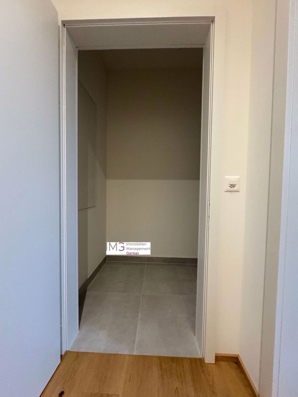 Moderne 3.5 Zimmer Etagenwohnung zentral gelegen - Bild 11