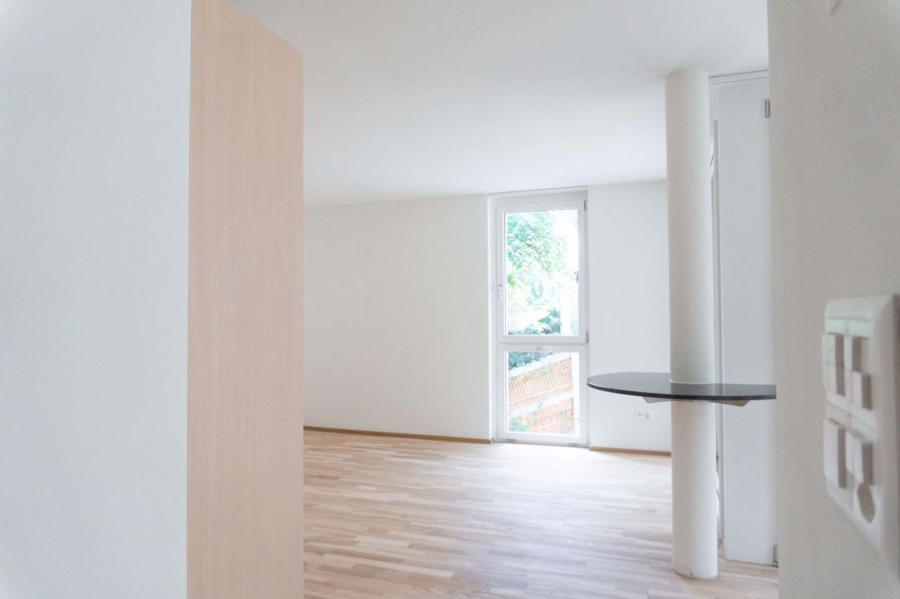 Moderne 1.5-Zimmer-Wohnung mit Garten in Zentrumsnähe zu vermieten - Bild 2