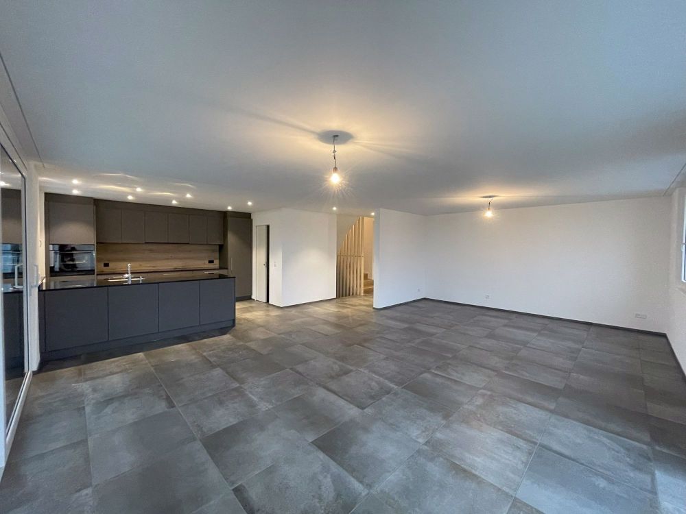 Moderne 7.5-Zimmer-Doppelhaushälfte in Sommeri zu vermieten - Bild 4