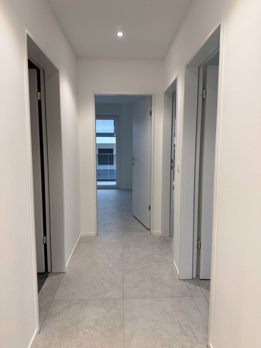Neubau: 4.5-Zimmerwohnung mit grossem Balkon und Tiefgaragenplatz in Däniken - Bild 9