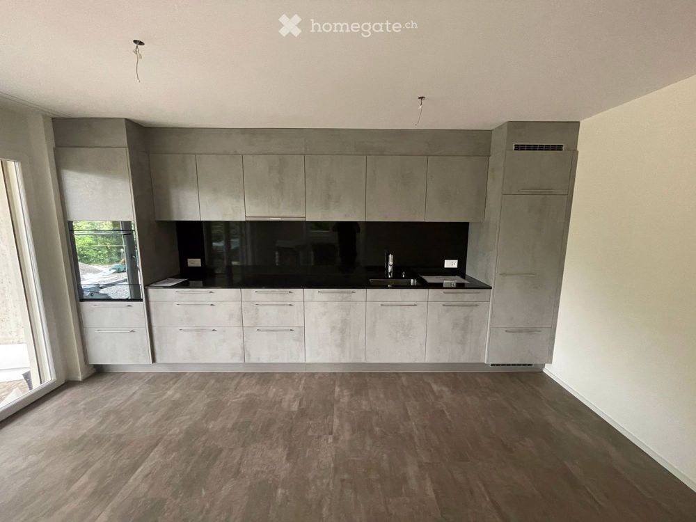 Moderne 2.5-Zimmer-Neubau-Wohnung mit Panorama-Balkon in Hombrechtikon - Bild 2