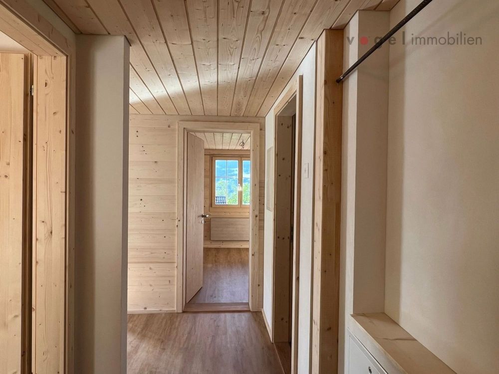Charmante, sonnige und kernsanierte Wohnung mit Panoramablick - Eingangsbereich