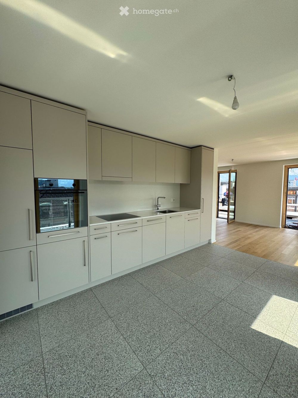 Erstvermietung 4.5-Zimmer-Attikawohnung im 7.OG mit grosser Terrasse mitten in der Stadt - Bild 3