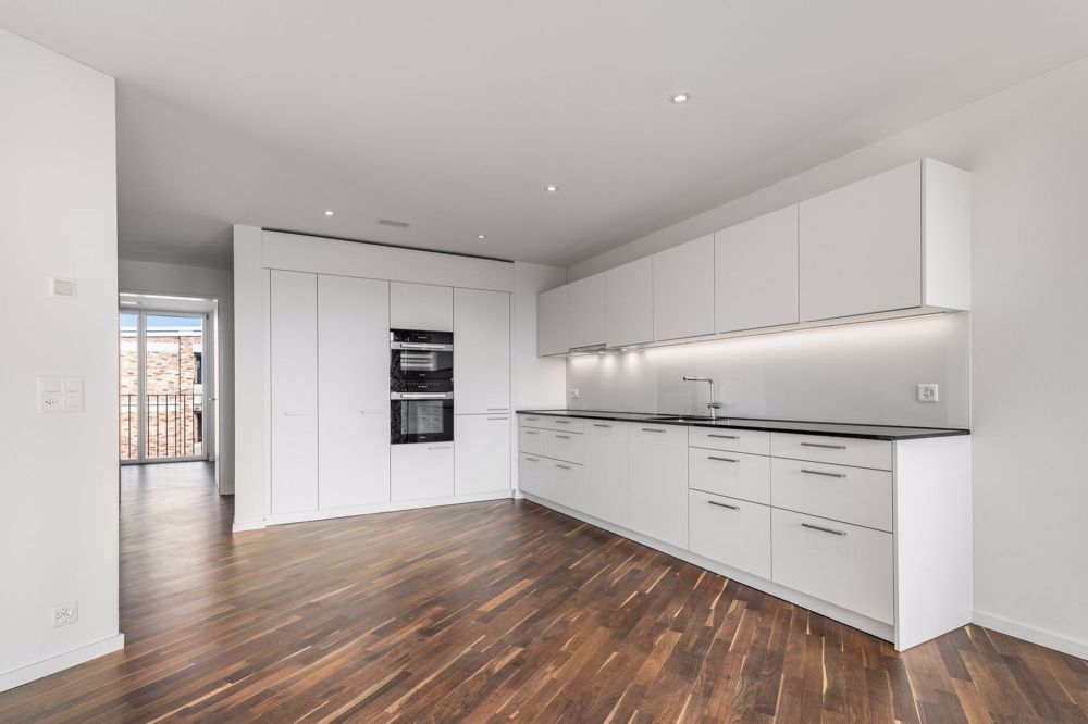 Moderne 5.5-Zimmer-Wohnung mit Balkon in Adliswil - Bild 1