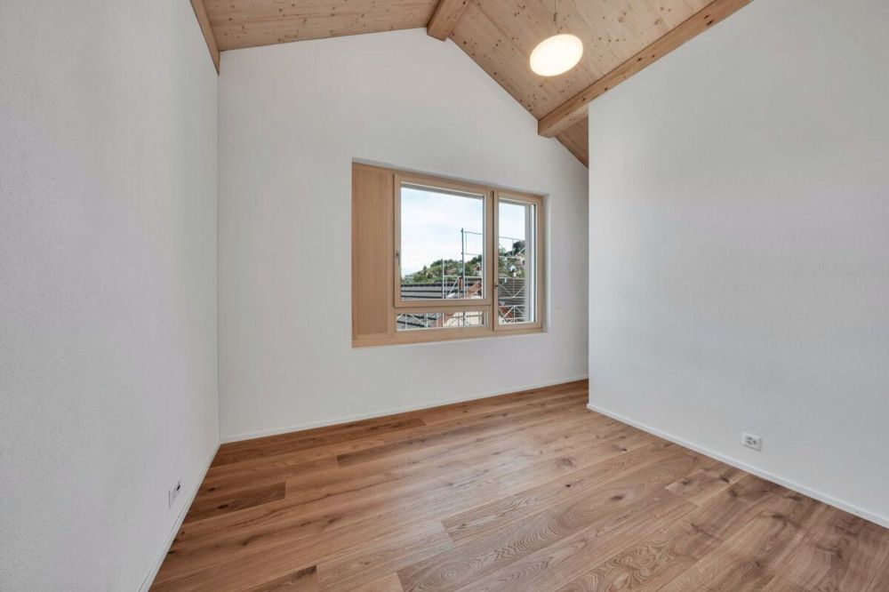 ERSTVERMIETUNG - Lichtdurchflutete Dachwohnung an zentraler Lage im Dorf - Bild 4