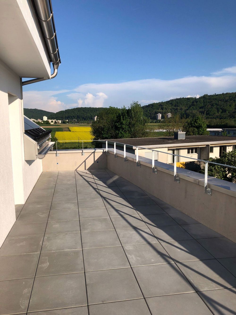 Wohnung mit Weitsicht in neuem Dreifamilienhaus - Bild 2