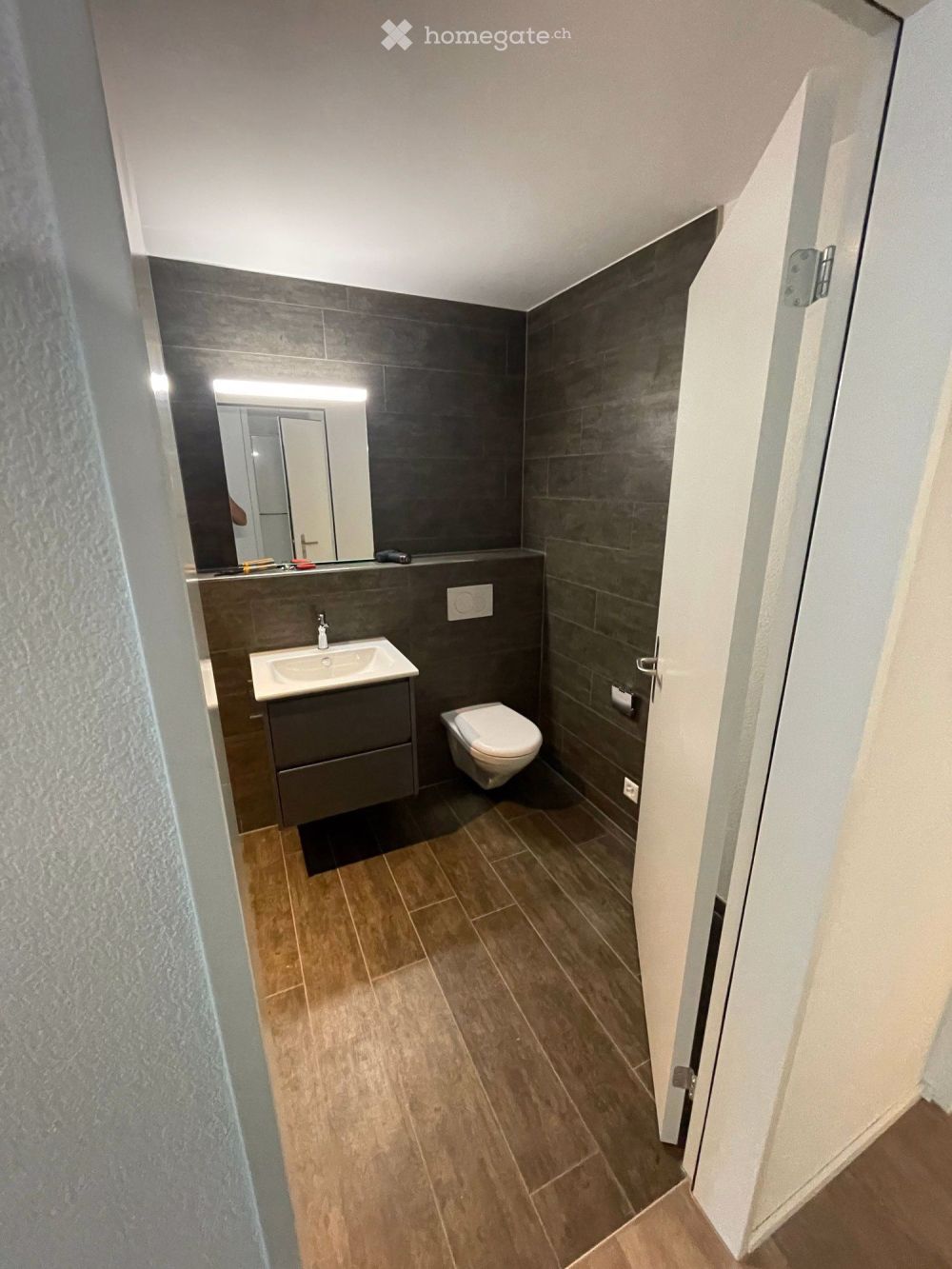 Moderne 2.5-Zimmer-Neubau-Wohnung mit Panorama-Balkon in Hombrechtikon - Bild 6