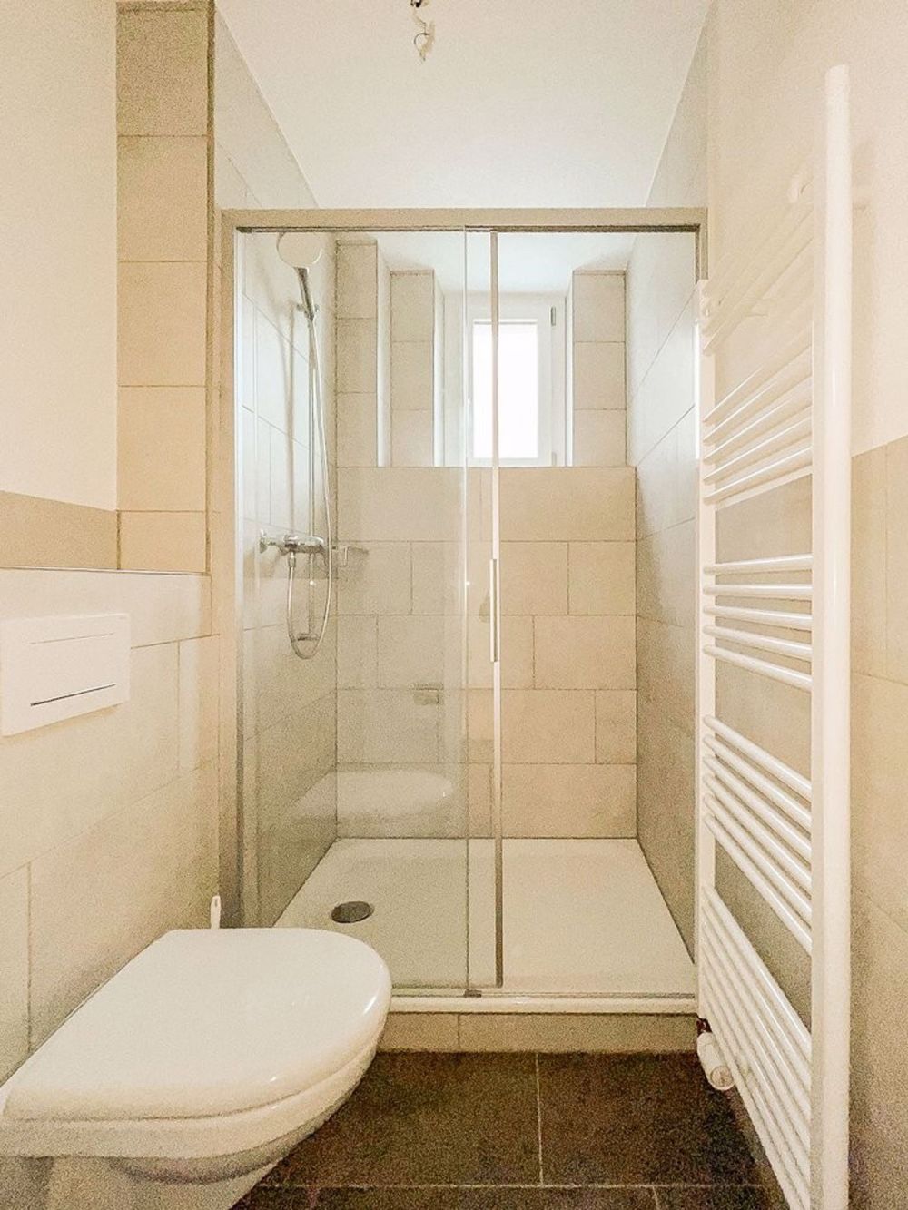 Erstbezug - neu sanierte Wohnung zu vermieten - Badezimmer